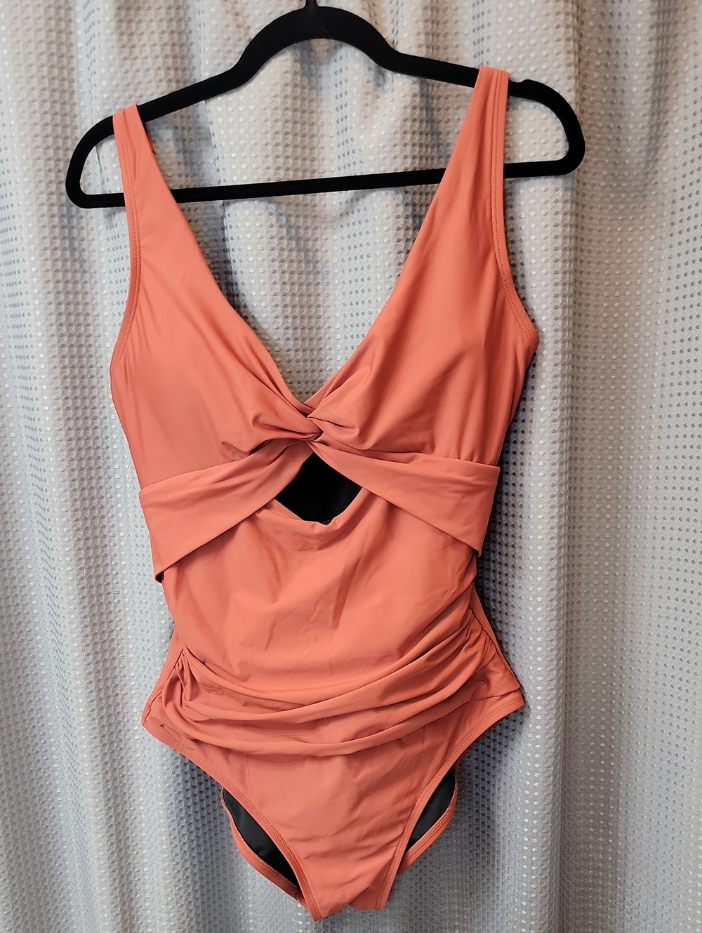 DKNY Twist Keyhole One-Piece Swimsuit Size L